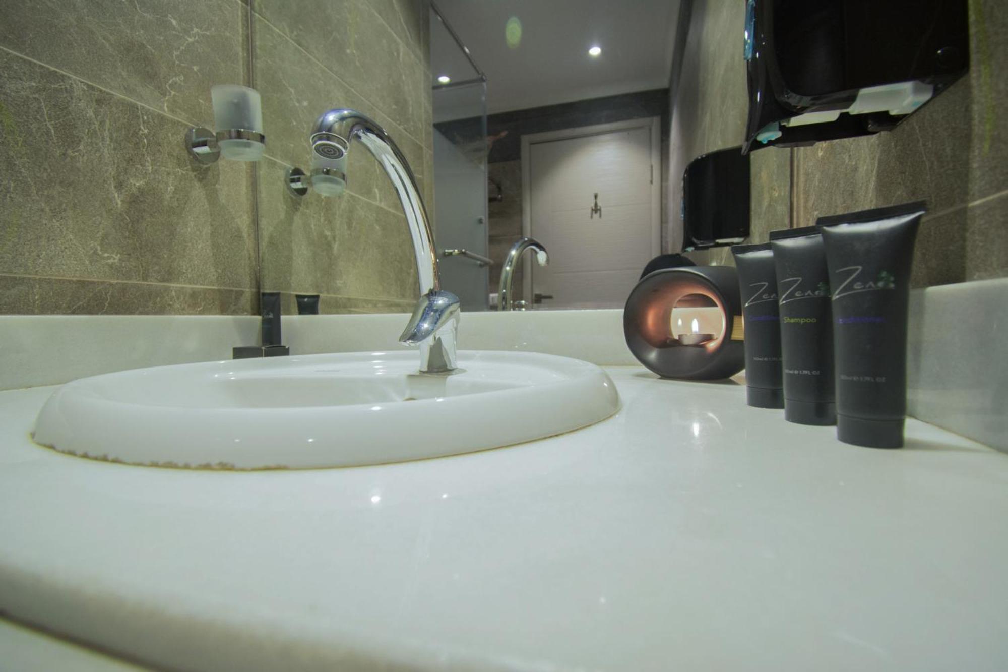 فندق Nile Guardian 3*